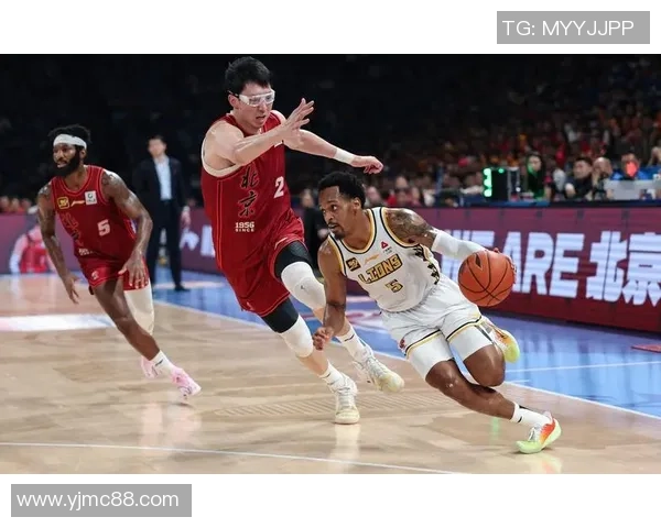 深圳篮球队的默契配合揭秘：从战术到团队精神的深度剖析